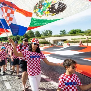 SP Katar: Hrvatski navijači razvili zastavu na Katari