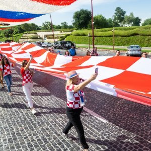 SP Katar: Hrvatski navijači razvili zastavu na Katari