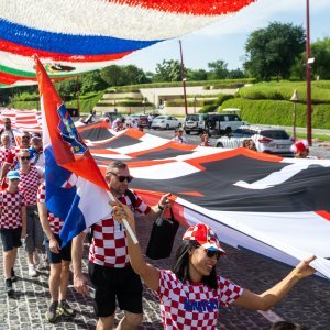 SP Katar: Hrvatski navijači razvili zastavu na Katari