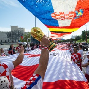 SP Katar: Hrvatski navijači razvili zastavu na Katari