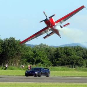 Utrka akrobatskog zrakoplova i Rimac Nevere