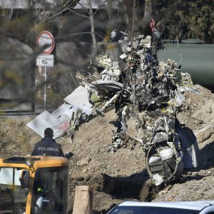 Izvlačenje drona koji je pao na Zagreb nakon početka rata u Ukrajini