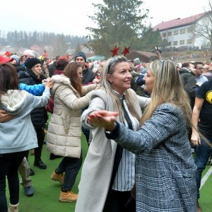 Tradicionalni podnevni ispraćaj stare i doček nove godine u Fužinama (2)