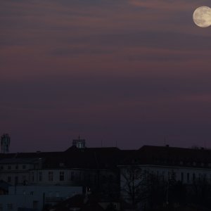 Puni mjesec iznad Zagreba