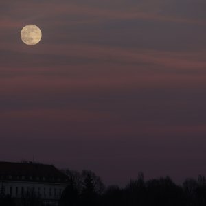 Puni mjesec iznad Zagreba