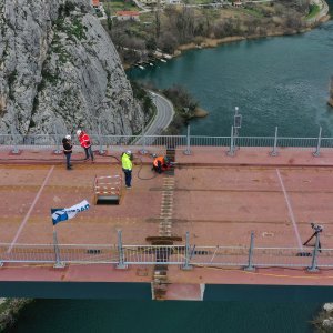 Fotografije iz zraka sa svečanosti spajanja mosta preko Cetine