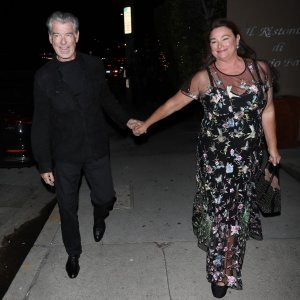 Pierce Brosnan i Keely Shaye Smith