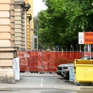 Dan nakon urušavanja zgrade i skele u Klaićevoj otežan je promet