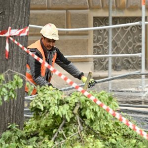 Dan nakon urušavanja zgrade i skele u Klaićevoj otežan je promet