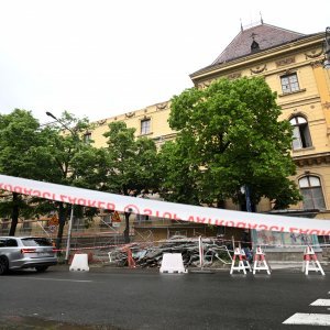 Dan nakon urušavanja zgrade i skele u Klaićevoj otežan je promet