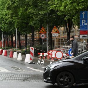 Dan nakon urušavanja zgrade i skele u Klaićevoj otežan je promet