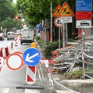 Dan nakon urušavanja zgrade i skele u Klaićevoj otežan je promet