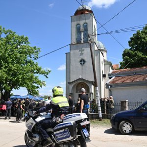 Pogreb troje ubijenih u mjestu Dubona kod Mladenovca