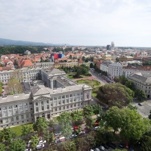 Pogled na krov Muzeja za umjetnost i obrt koji se nadavno urušio