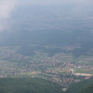 Pogled na Medvednicu i Zagreb s tornja na Sljemenu