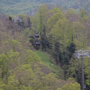 Pogled na Medvednicu i Zagreb s tornja na Sljemenu