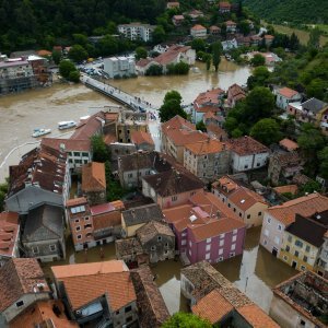 Poplavljeni Obrovac iz zraka