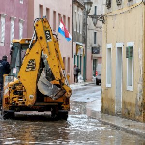 Razina poplave u Obrovcu za trećinu manja nego jučer