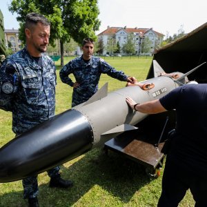 Izložba vojne opreme i naoružanja Hrvatske vojske na Jarunu