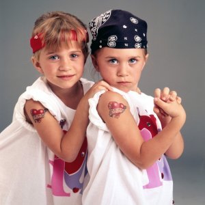 Mary-Kate i Ashley Olsen (1993.)