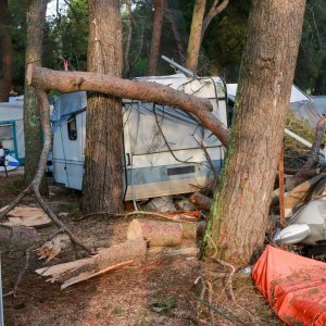 Jak vjetar popraćen obilnom kišom poharao Novigrad i okolicu