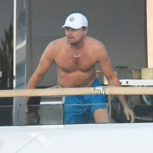 Leonardo DiCaprio s društvom na Sardiniji