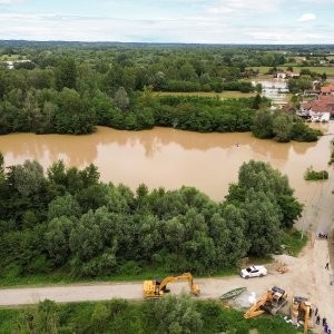 Fotografije iz zraka poplavljenog sela Drnje