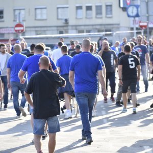 Dinamo - AEK, navijači ispred stadiona