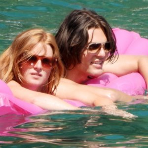 Damian Hurley s djevojkom u Italiji