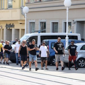 Veliki broj policije na zagrebačkom trgu u slučaju dolaska navijača Sparte iz Praga