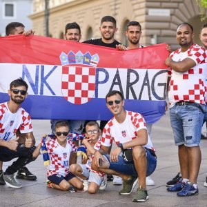 Hrvatski navijači uoči Latvije