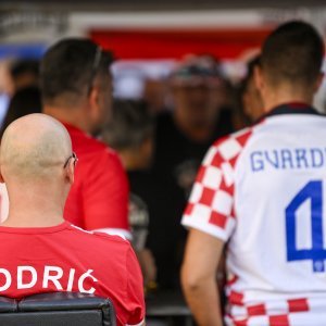 Hrvatski navijači uoči Latvije