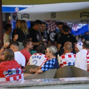 Hrvatski navijači uoči Latvije