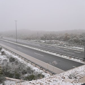 Snijeg na autocesti A1 kod Zagvozda