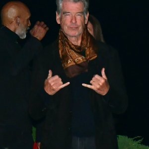 Pierce Brosnan i Keely Shaye Smith