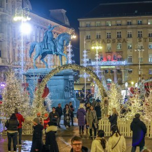 Večernja šetnja Adventom u Zagrebu