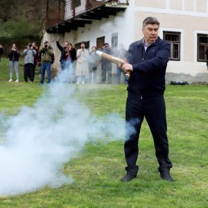 Zoran Milanović na Kostelskoj uskrsnoj pistoli