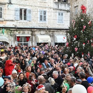 Rani doček Nove godine na splitskog Pjaci