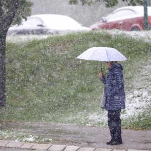 Snijeg zabijelio Sarajevo nakon izrazito toplih dana