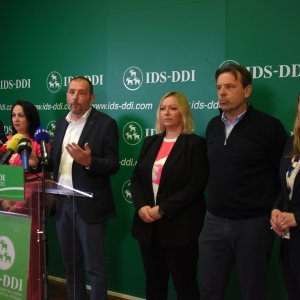 Unatoč dvama osvojenim mandatima atmosfera u stožeru IDS-a bila je prilično komorna