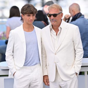 Hayes i Kevin Costner