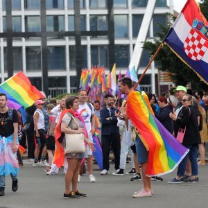 Okupljanje sudionika 23. Zagreb Pridea, središnje nacionalne Povorke ponosa LGBTIQ zajednice