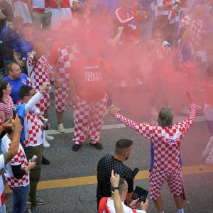 Hrvatski navijači prije utakmice Hrvatska - Albanija