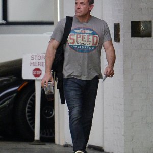 Ben Affleck ne skida prsten