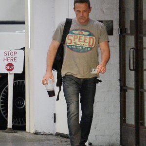 Ben Affleck ne skida prsten