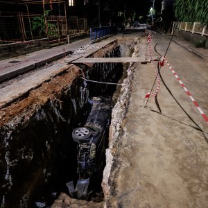 Vozač upao u kanal u Solinu