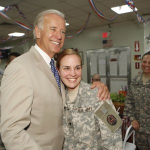 Joe Biden s vojnicima u Iraku 2009.