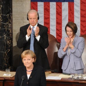 Joe Biden, Angela Merkel i Nancy Pelosi 2009.