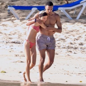 Trent Alexander-Arnold i Iris Law