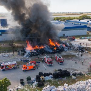 Požar u Dravi International iz zraka